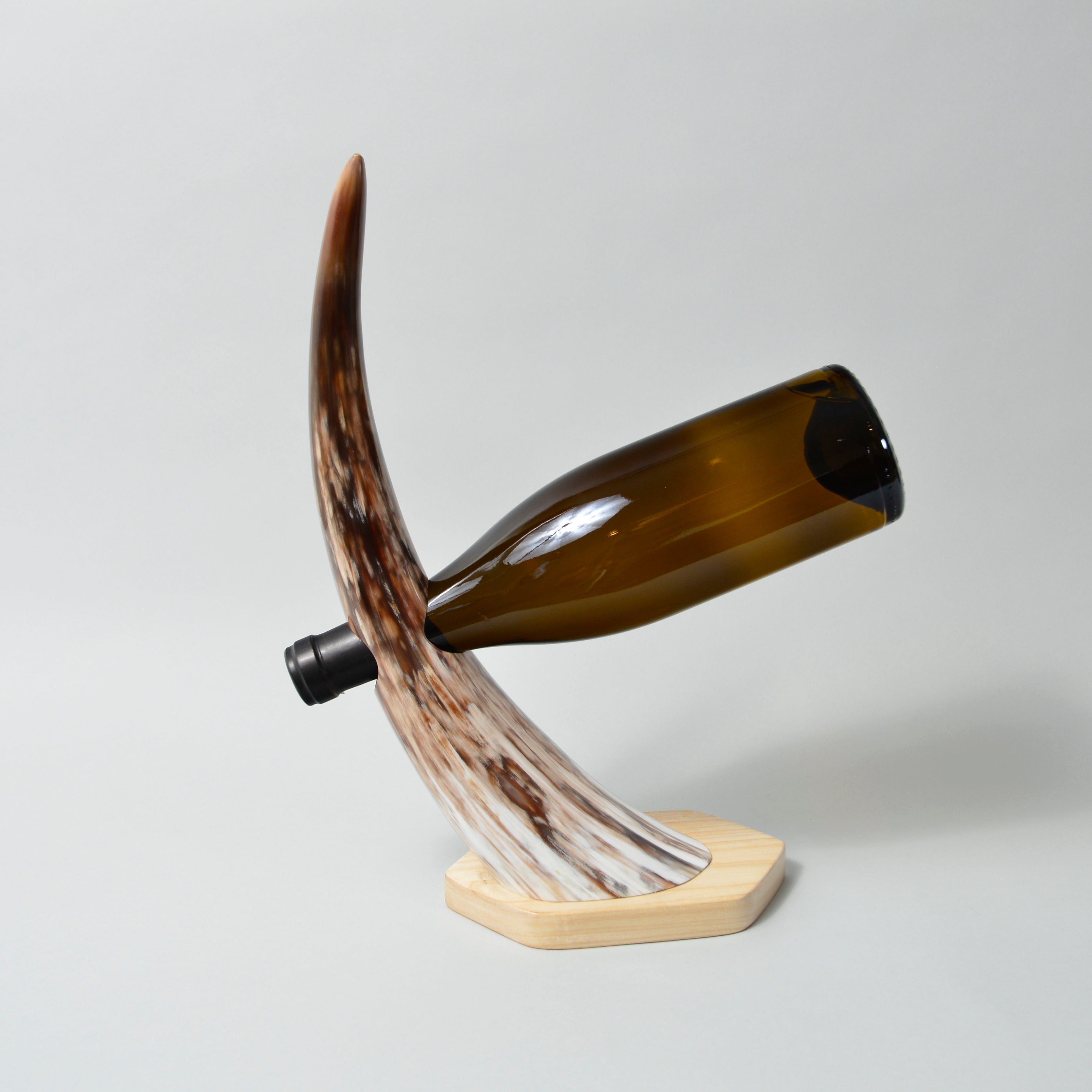 Balanced Horn Wine Holder