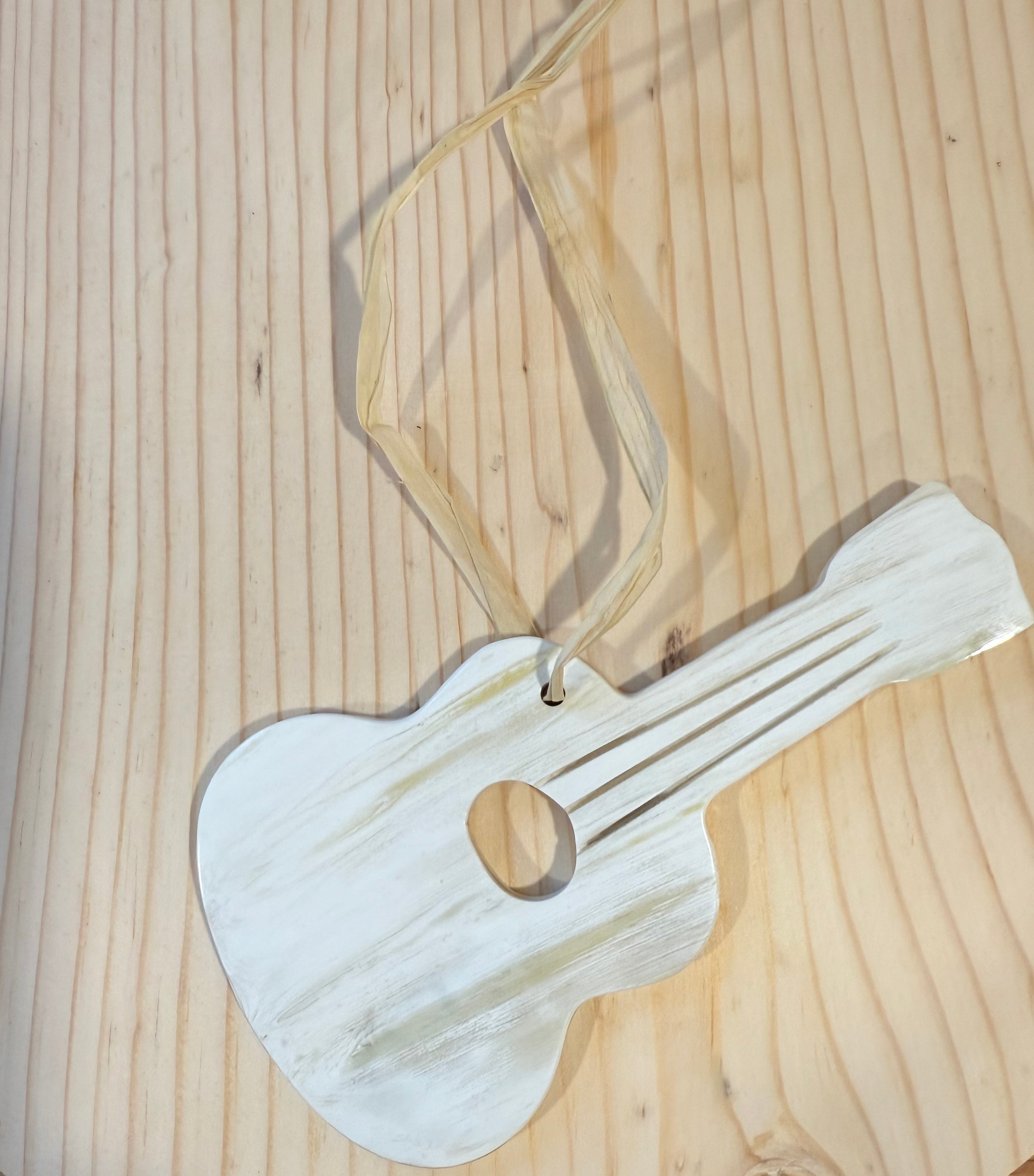 Horn Acoustic Guitar Ornament