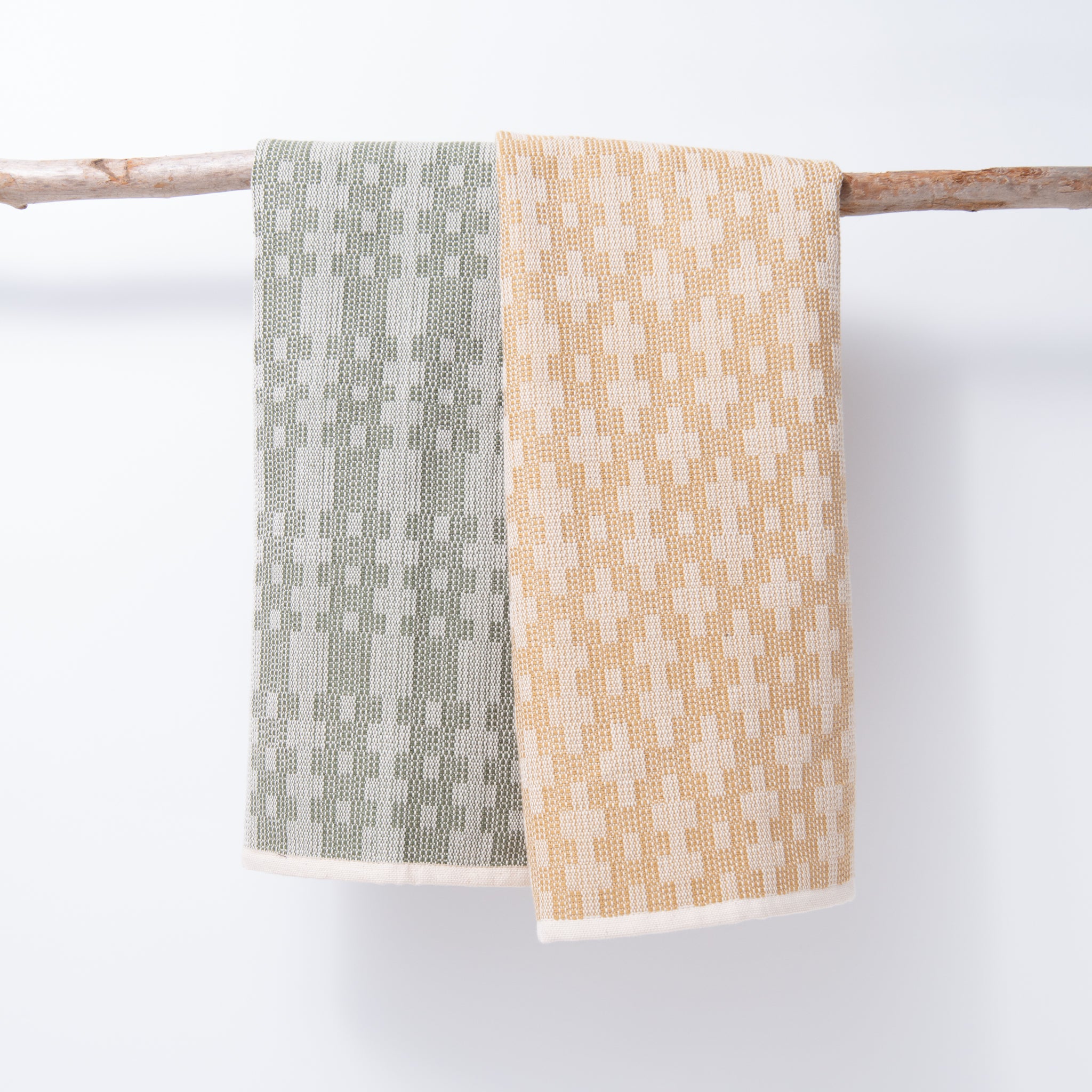 Scandinavian Folk Hand Towel ~ Chain Link Olive